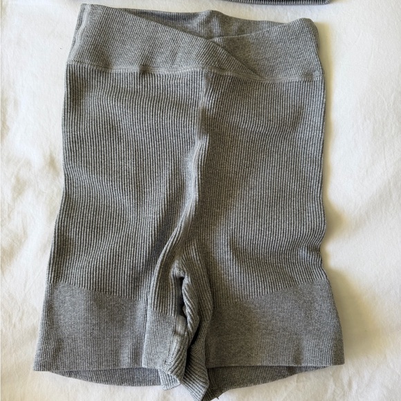 Free People Seamless Gray Ribbed Workout Set - Crop Top & High-Waist Shorts - Picture 3 of 3